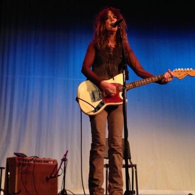 i sing. and grow things. i like people with four feet.