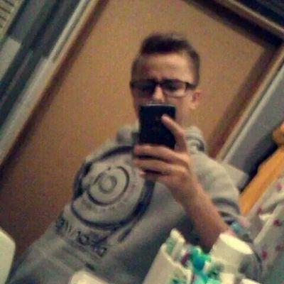 13 lat
Wolny
-Remczak
Ask.fm-Mamrudeloniaki
-Fifa/LeagunsofLegends
-Łowicz