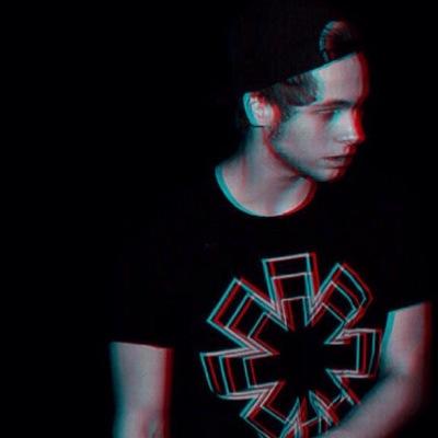 ✨ australian girl ✨ sheerio for life ✨ 5sosfam ✨ adore cats ✨ thats all really... love you all