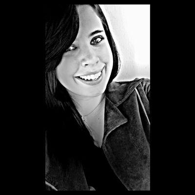 -  a curva mais linda em uma mulher , é um sorriso !  (: