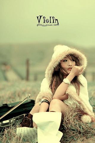 singer,emotera,pero mabait:)follow nyo ako..followed back ko agad kayo:)