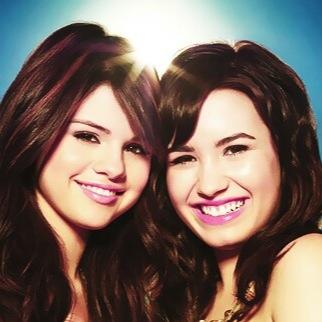 selena gomez & demi lovato