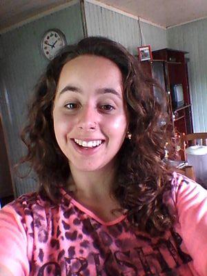 Uma pequena pessoa, com sonhos de uma grande menina.Vivendo num mundo surreal e estressante, tentando apenas ser feliz.