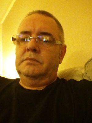 Neil14532265's profile picture. all female requests to follow are immediately blocked. Old enough to know better.All content is re-tweeted.