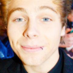 Luke will follow you! keep believing & keep spaming bc someday he'll find you! He loves you pls never forget that babe :)