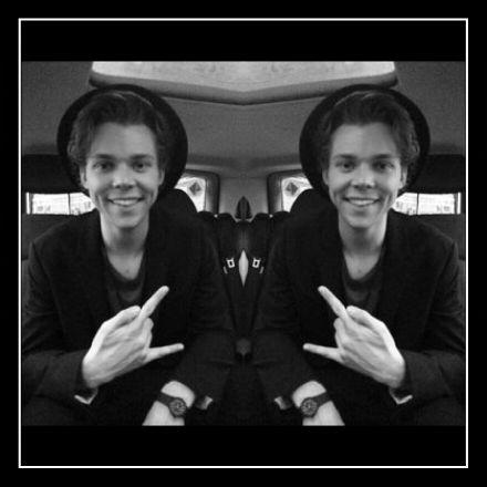 Hi, I am Boyband Obsessed  I am giving Cuddles to 1D and 5SOS!!!  My main account: @Cuddles4Zayn Second account: @Cuddles4Josh