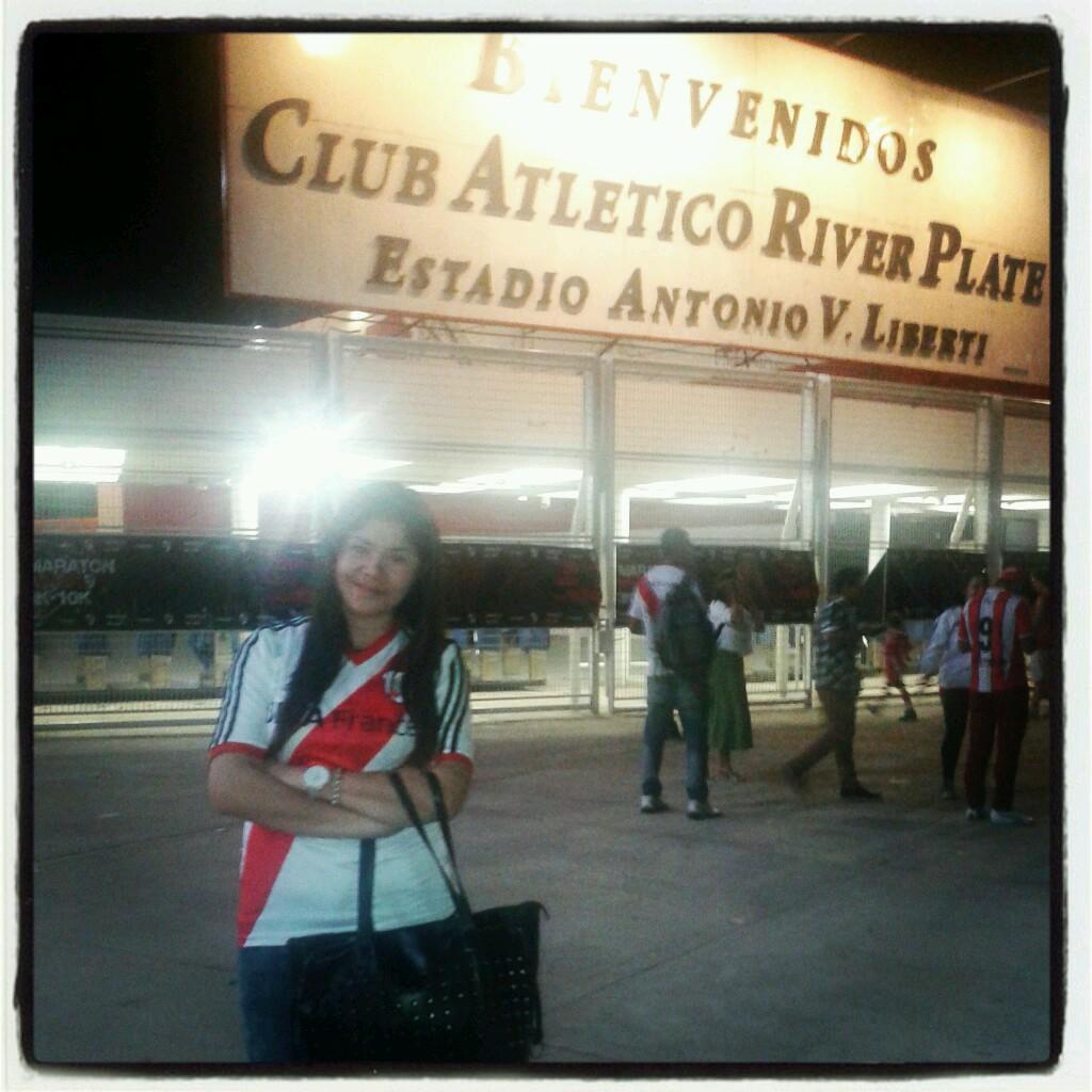 Fanática del fútbol. Messista desde siempre. Tengo una banda roja que me cruza el alma
