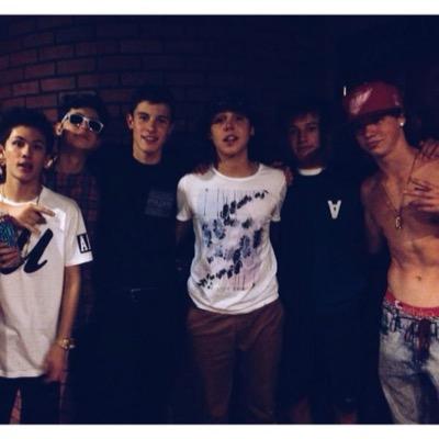 Follow @jb4lifebruh because she gave you this follow and @AngelinaJAlioto for DMS to 2/12+more. BE ACTIVE. Turn her notifications on(: