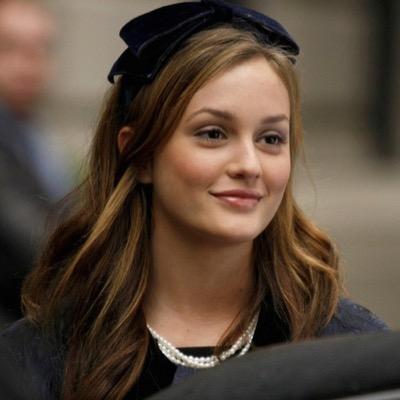 Nacida en la elite de nueva york//Queen B//Controladora//Amante de la moda//RICA//Perfecta//Altanera//preciosa//orgullosa//puedes imitarme pero nunca seras YO