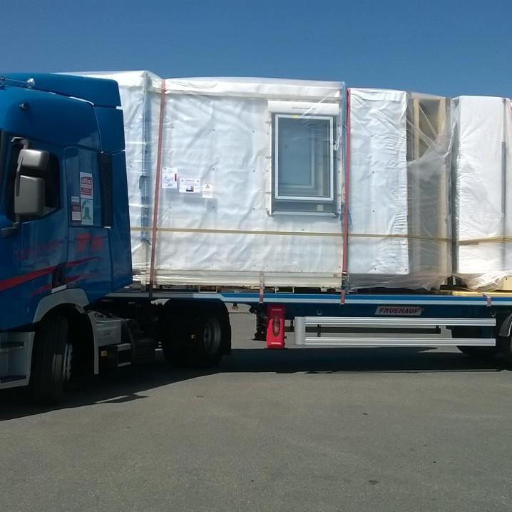 transports routiers  en plateaux-grue-chariot-convois exceptionnels- manutention-levage-tautliners- sur toute la france bases à 42 ST ROMAIN LE PUY et 78 ablis