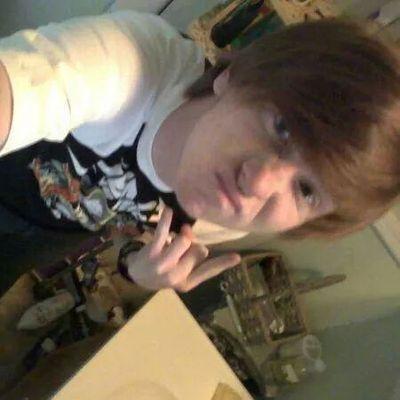 Hey guys, I'm Jared and your daughter's favorite rockstar. Follow me, I follow back. @kthrash follows me so you should too ;D HALEY'S MY WIFE