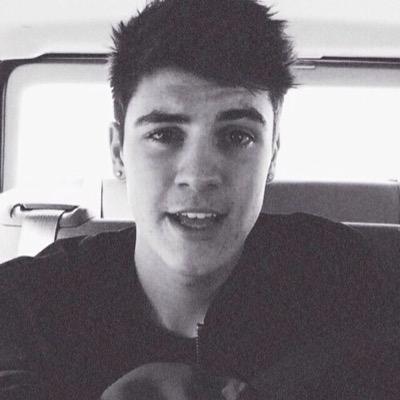 biebswilks's profile picture. follow @biebsjacobs cuz she just gave u a free follow ((and she follows back)) & retweet te link in her bio!!!