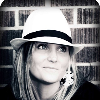 stacyneal's profile picture. 