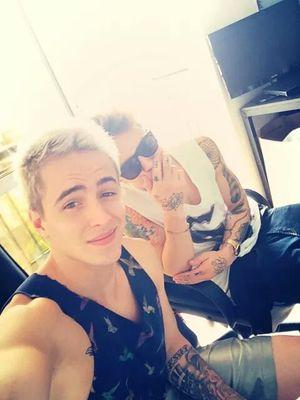 Que eu amo a sua voz, seu sorriso me alucina, isso surgiu sem querer ❤ @pcastagnoli @CaiqueGama @NathanBarone
