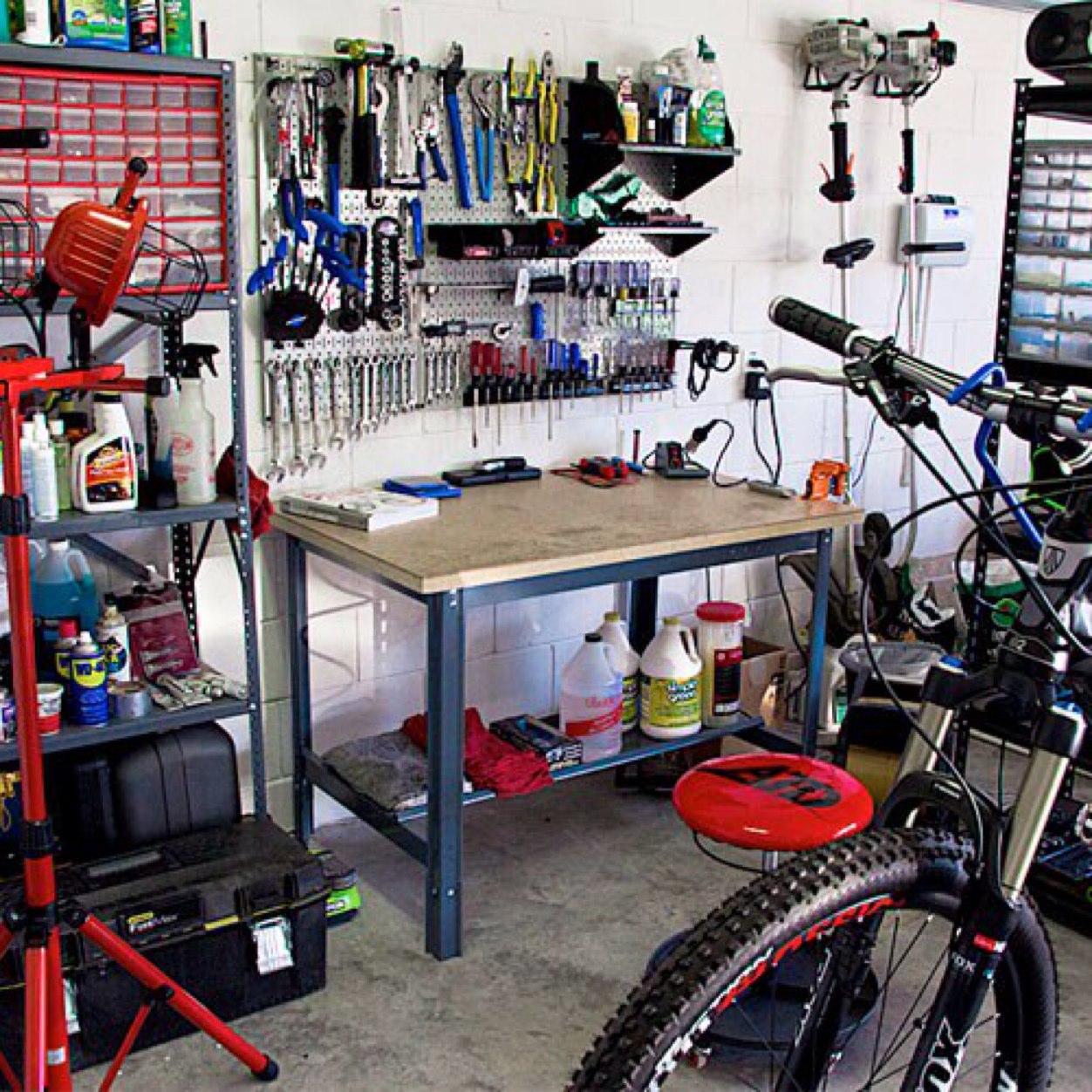 hetfietshoekje's profile picture. Het Fietshoekje is 'n nieuw fietsenwinkel in Amsterdam nieuw west! U kunt bij ons terecht voor reparatie/onderhoud/inkoop/verkoop/verhuur & reparatie op locatie