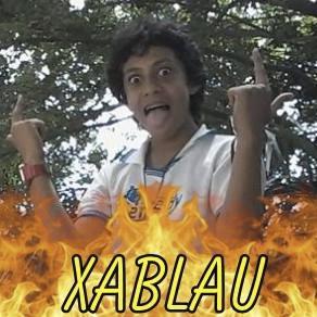 Uma pessoal normal em um mundo muito loko que participa de um canal de um youtuber gordo comilão asiatico