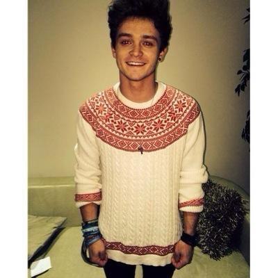 FOLLOW @Bradleysbody AND RT LINK IN HER BIO
