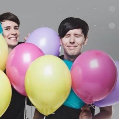i kinda sorta ship Phan ^_^