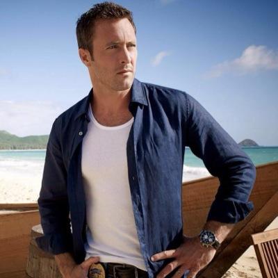 FAN PAGE dedicated to the actor Alex O'Loughlin who is currently staring as Steve McGarrett in Hawaii Five-0.