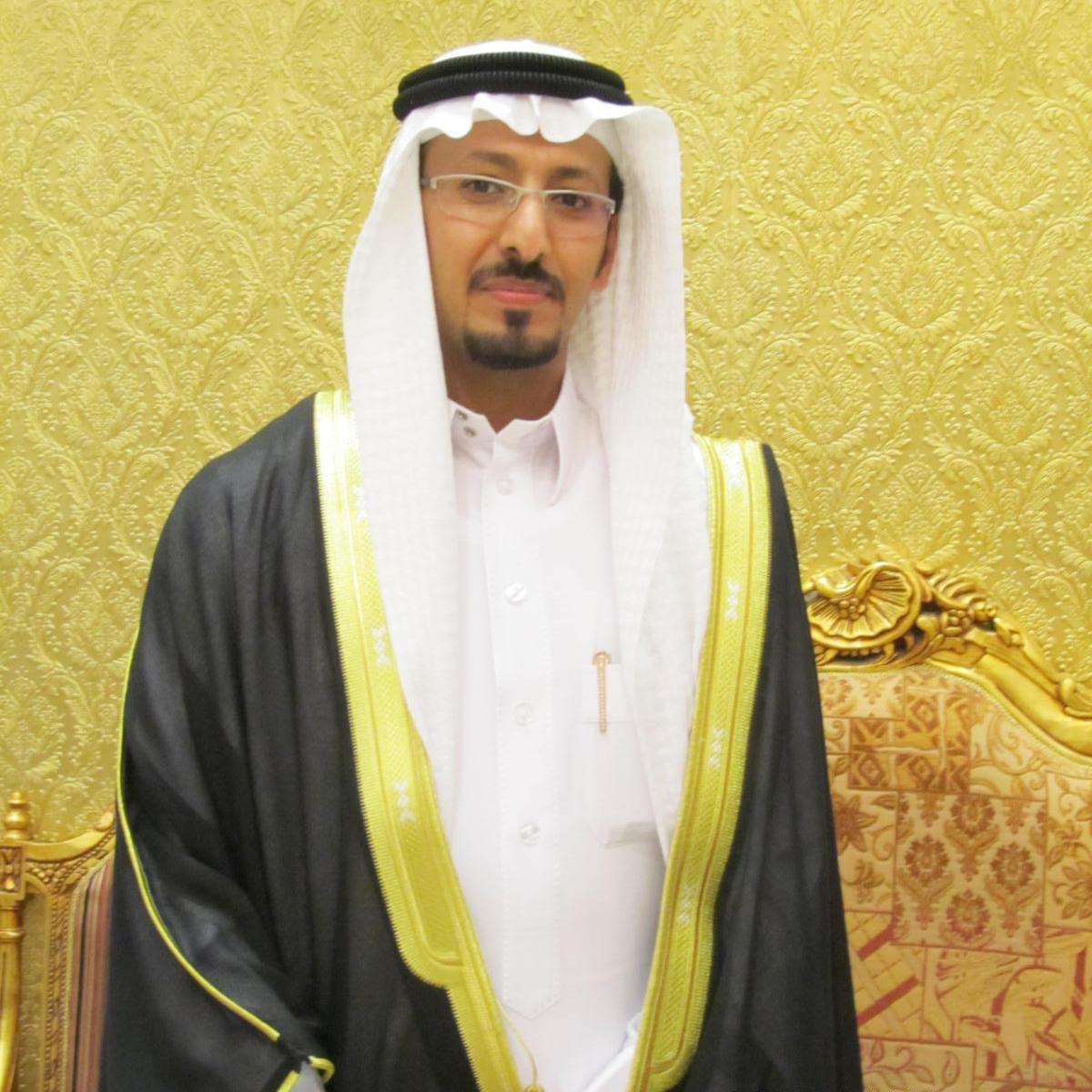 رجل طموح بحب الخير للجميع صاحب علاقات اجتماعيه طيبه اعمل في تجارة وتسويق  بمنتجات قطاعات الالمنيوم واكسسوارات المطابخ والابواب والزجاج والديكورات احب السفر