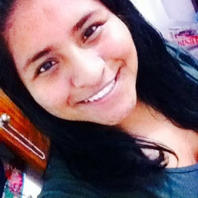 Soy simplemente Roxana Román y las personas que me aprecian son bienvenidas a mi vida y a las que no pues .. a ya ellos* :)