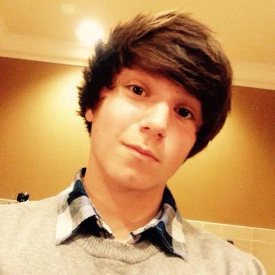 Hey I'm Ethan❤️follow me❤️ I follow back sometimes CHS If your new spam me or ask a questionDon't feel like typing anymore so yah ✌️