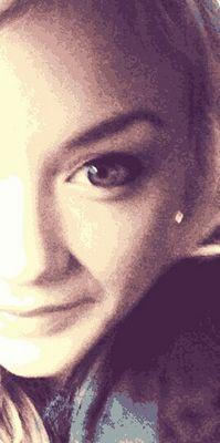 Julie allias Juju, 19 ans. le rire prolonge la vie
