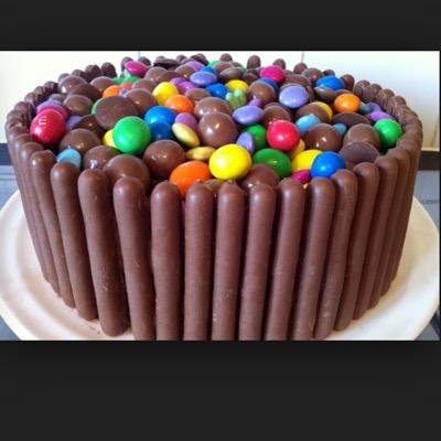 hi I'm Hunter and I love cake