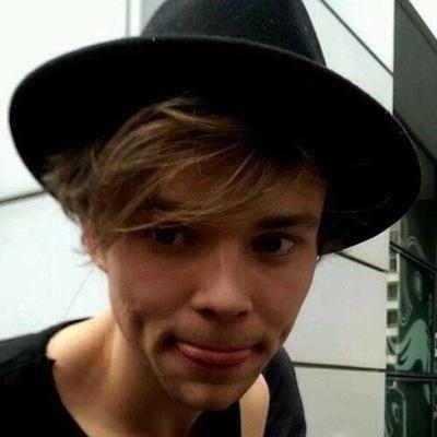 free follow from @exclusivemgc