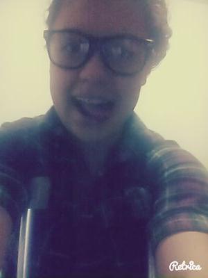 Adoro la musica y el deporte, si estoy loca?  si , pero al menos soy diferente (WOOHO)