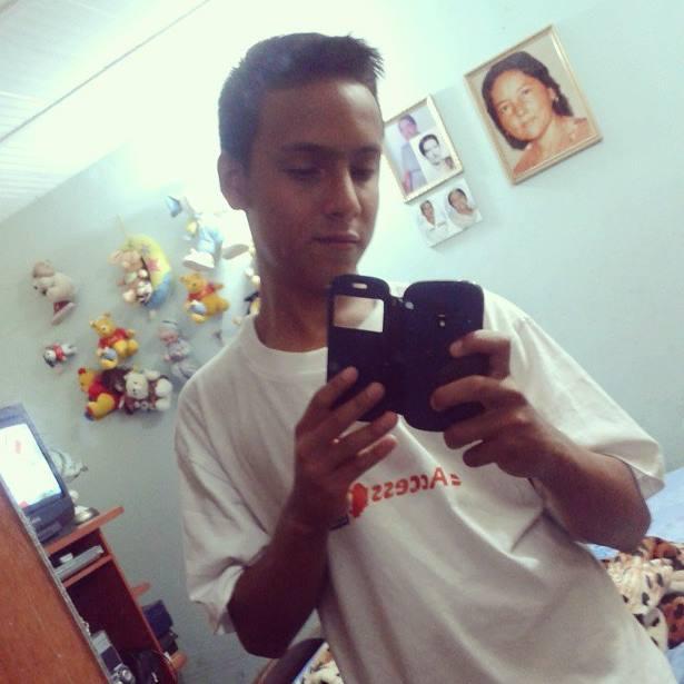I'm a lover of Taylor Swift... Also a Chemical Engineering student in Merida Vzla ULA, and a Pharmacist.
I love hangin out with friends and having fun on my way