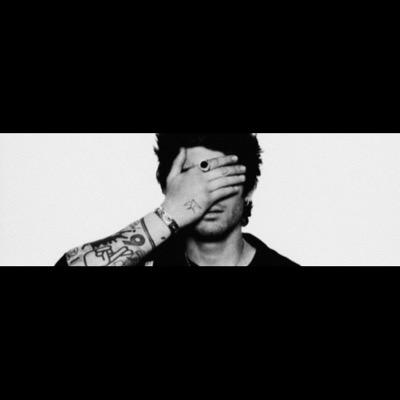 suckmysass018's profile picture. you got a free follow. now go follow @blesszaynri ❤️. its a new account, old one was hacked.