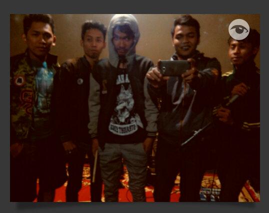 single Telah dengan yang lain   erwin [vocal]   anggi [rythem1]   fahmi [drummer]   fauzan [bassis]   angga [rythem2]