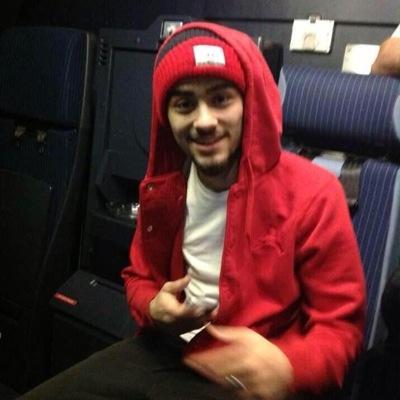 go follow @94HAPPILYHARRY BC SHE JUST GAVE U A FREE FOLLOW