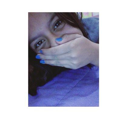 Demuestrame que tu mirada no solo son tus ojos en mi.