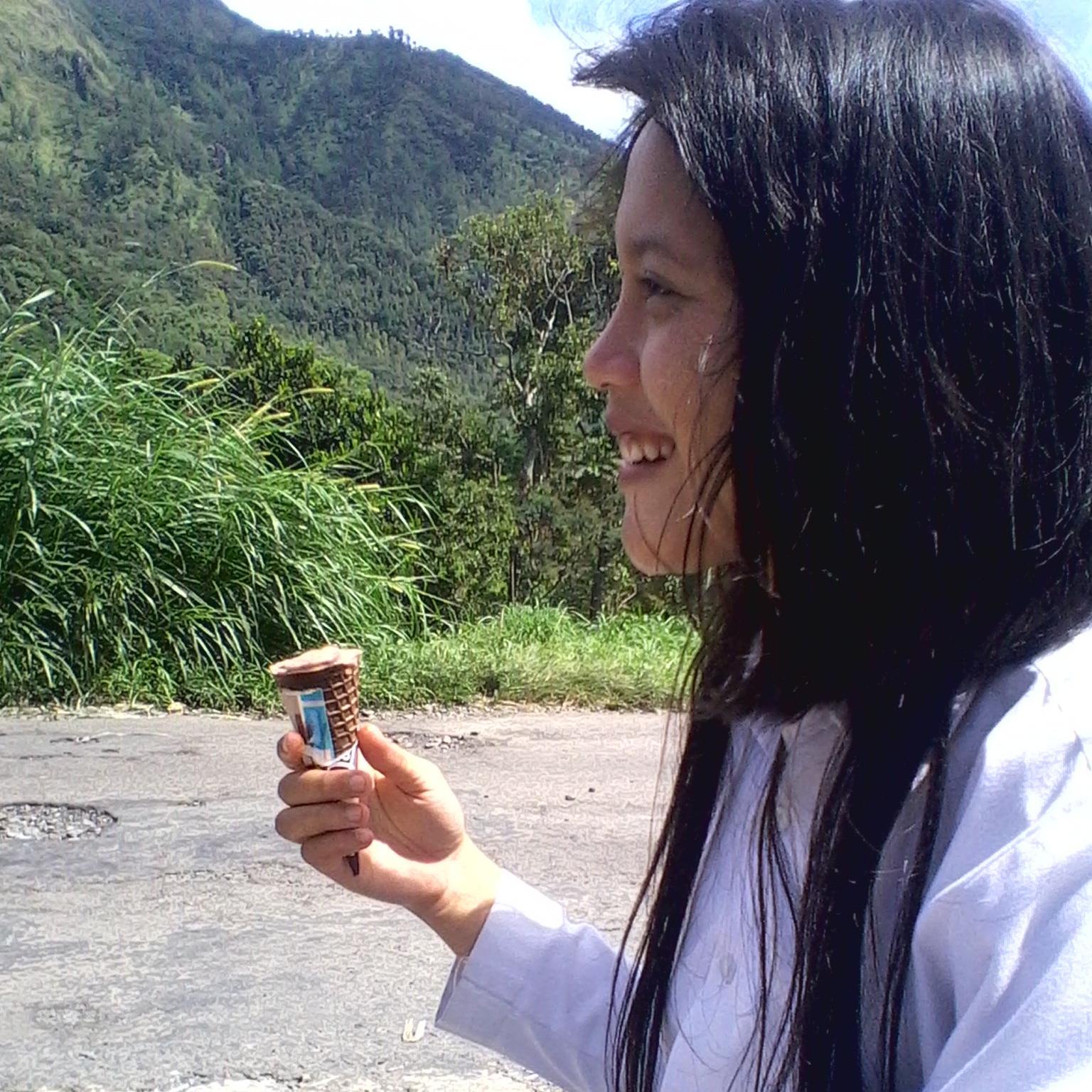 ulfi_vhievhie's profile picture. my fb ulpeck vhievhie                                                               and                                                         vivi vanhouten