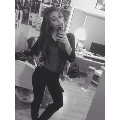 So this is how you twitter.. Not much you need to know bout me PSN: noelleCOD345 SnapChat: noellescod