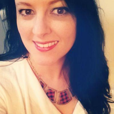 Crafty & creative, sarcastic, thrifty chica, with a passion for pitbulls & retro collectables. Not your average domestic goddess & mother of two.