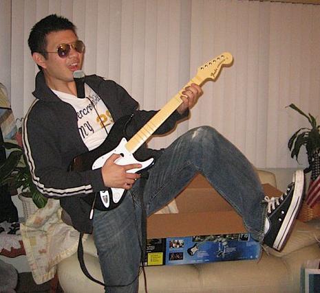 ellisonrox's profile picture. best twitter page in the universe?????