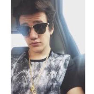 bios make my head hurt, but i know i love aaron ❤️