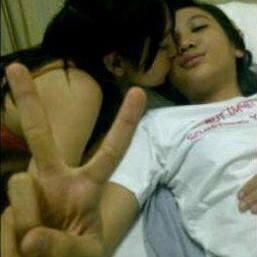 cwe yg mjd suka sesama jenis lesbi long day,suka brmain clistoris diatas ranjang