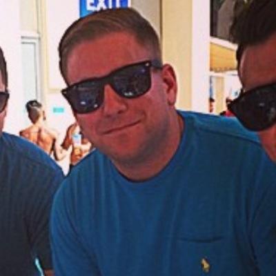 Toekneeinf's profile picture. 