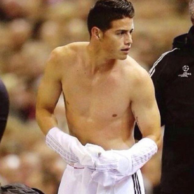 ♥ Twitter dedicado a James Rodriguez @Jamesdrodriguez  ♥
No es la mirada, es quien te mira