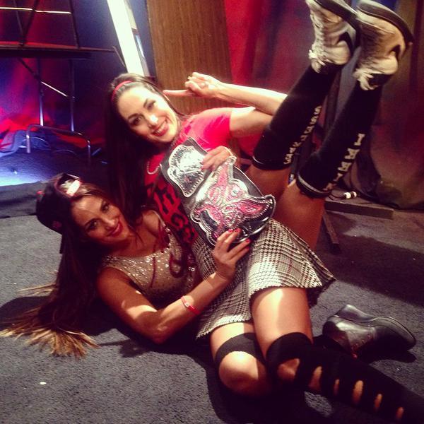i love my Queens @bellastwins Bellas is everything to me! Bellas followed me unforgettable moment! wwe divas #BellasArmy #BrieMode #FearlessNikki