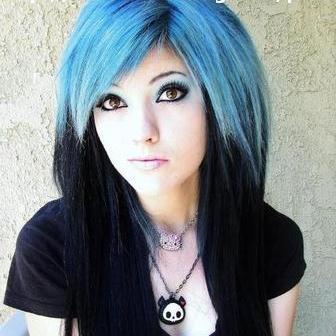 no me gustan los colores,exepto el negro y los tonos de violeta ..emo scene fan de black veil brides y marilyn manson ..xD