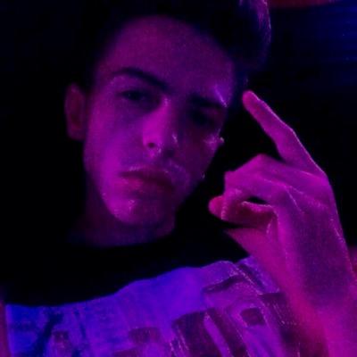 hydetheposer Profile Picture