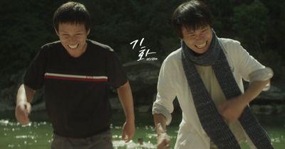 Gi_Hha's profile picture. 사라져가는 부자간의 정을 다룬 이야기로 철부지 아버지와 그런 아버지를 미워하는 아들의 처음이자 마지막 여행, 그 과정에서 만나는 인연들과의 평범하지만 조금은 특별한 로드무비.