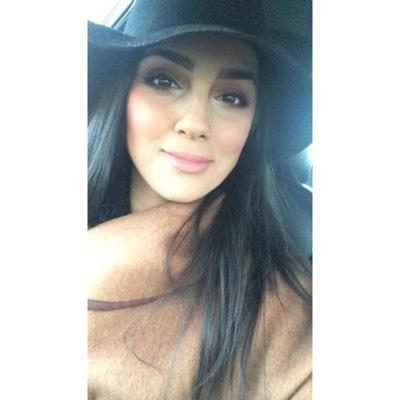 Canadian, business woman, dreamer, fashion and beauty BLOGGER https://t.co/9Ys7YHvUDN and VLOGGER