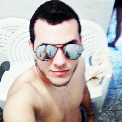 21. -Estudiante Ing Mec. I ♡EyE♡
Música, Twd, F.C Barcelona.                                                       Esa mezcla agridulce... Bbpin:21C2BE97