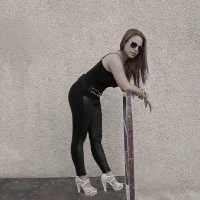 Locutora de Radio, showgirl de corazón, mi amor por México es inigualable, amo los hashtag y suelen llamarme La nenorra.